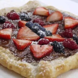 Puff pastry covered in nutella and fresh fruit slices