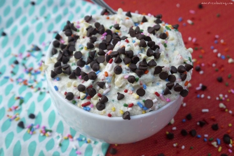 Funfetti Eggless Cookie Dough: Cookie dough that tastes like cake batter, with no baking required. The perfect snack for when you just NEED some cookie dough, but can't handle the idea of turning on the oven. Plus, sprinkles! | stressbaking.com