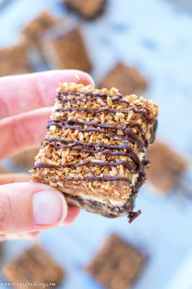 Paleo Samoa Bars: Soft shortbread, gooey caramel, and toasted coconut are dipped in chocolate and topped with a chocolate drizzle! | stressbaking.com