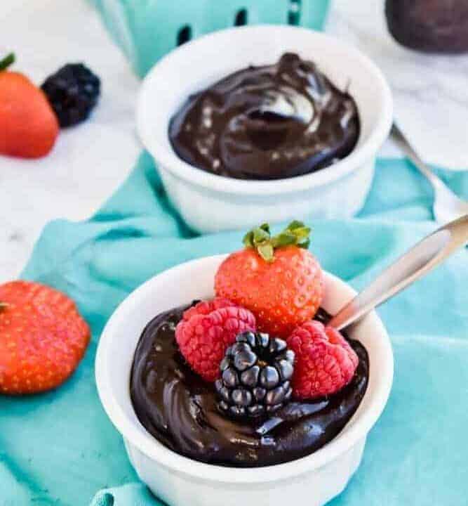 Paleo Chocolate Avocado Pudding: Rich, creamy, chocolate pudding that's dairy free, gluten free, and refined sugar free thanks to the healthy fat in avocado and natural sweetener! | stressbaking.com @stressbaking #stressbaking #chocolate #avocado #paleo #glutenfree #dairyfree #refinedsugarfree #pudding #chocolatepudding #healthyfats