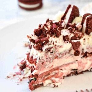 Red Velvet Oreo No-Bake Cheesecake: Supremely rich and creamy cheesecake filled with red velvet and Oreo flavors atop a Red Velvet Oreo crust. No baking required! | stressbaking.com #redvelvet #cheesecake #oreo #nobake #dessert