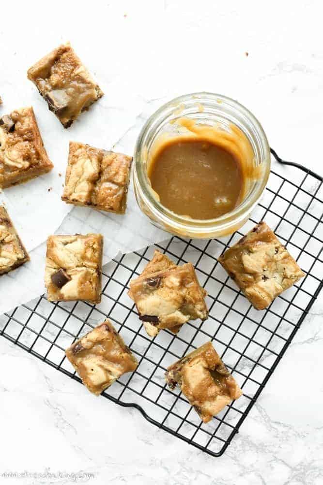 Chocolate Chunk Butterscotch Blondies | stressbaking.com