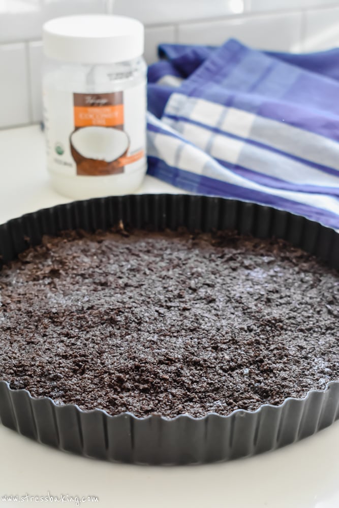 Chocolate cookie crust with Tresomega coconut oil