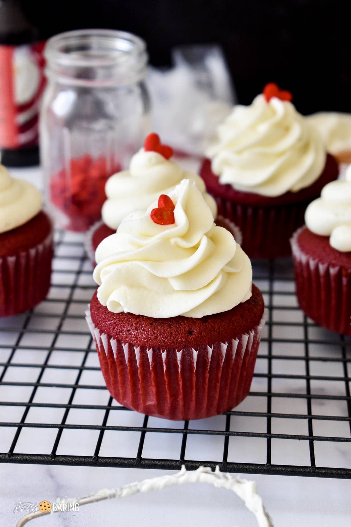 Modtagelig for Bonde Centralisere Red Velvet Cupcakes with Cream Cheese Frosting - Stress Baking